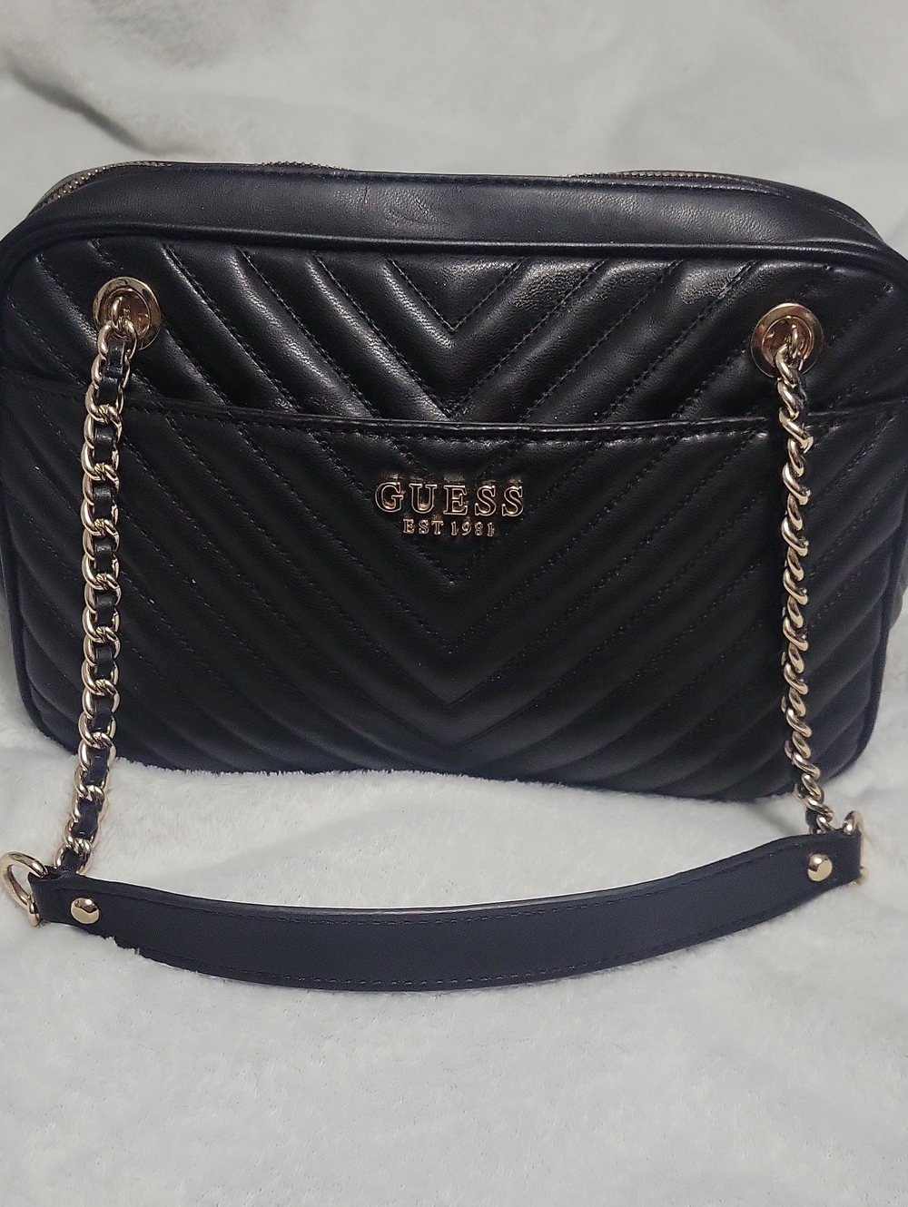 GUESS Keillah Black Chevron Quilted Top Zip Shoulder Bag